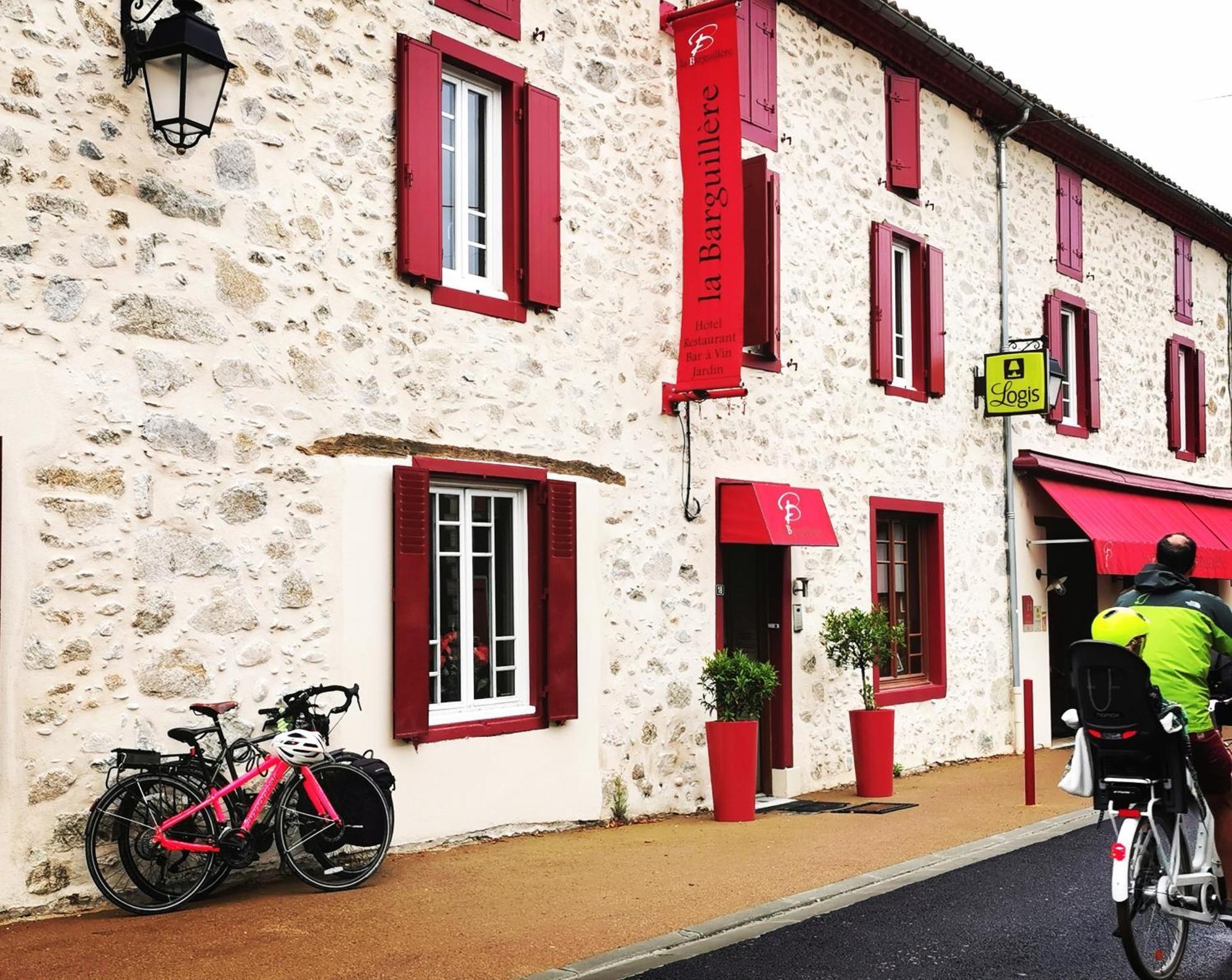 Logis Hotel Restaurant La Barguillere Saint-Pierre-de-Rivière Εξωτερικό φωτογραφία