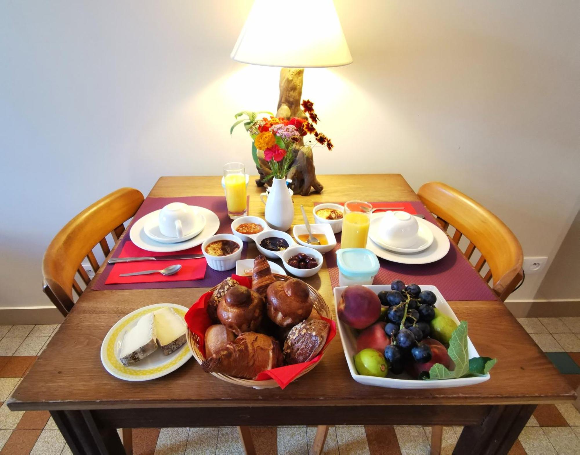 Logis Hotel Restaurant La Barguillere Saint-Pierre-de-Rivière Εξωτερικό φωτογραφία