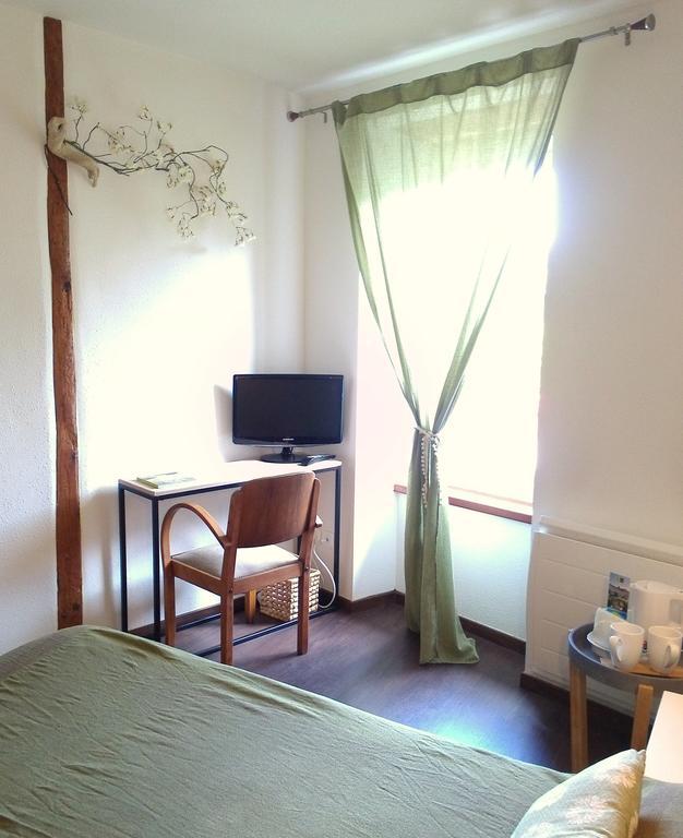 Logis Hotel Restaurant La Barguillere Saint-Pierre-de-Rivière Εξωτερικό φωτογραφία