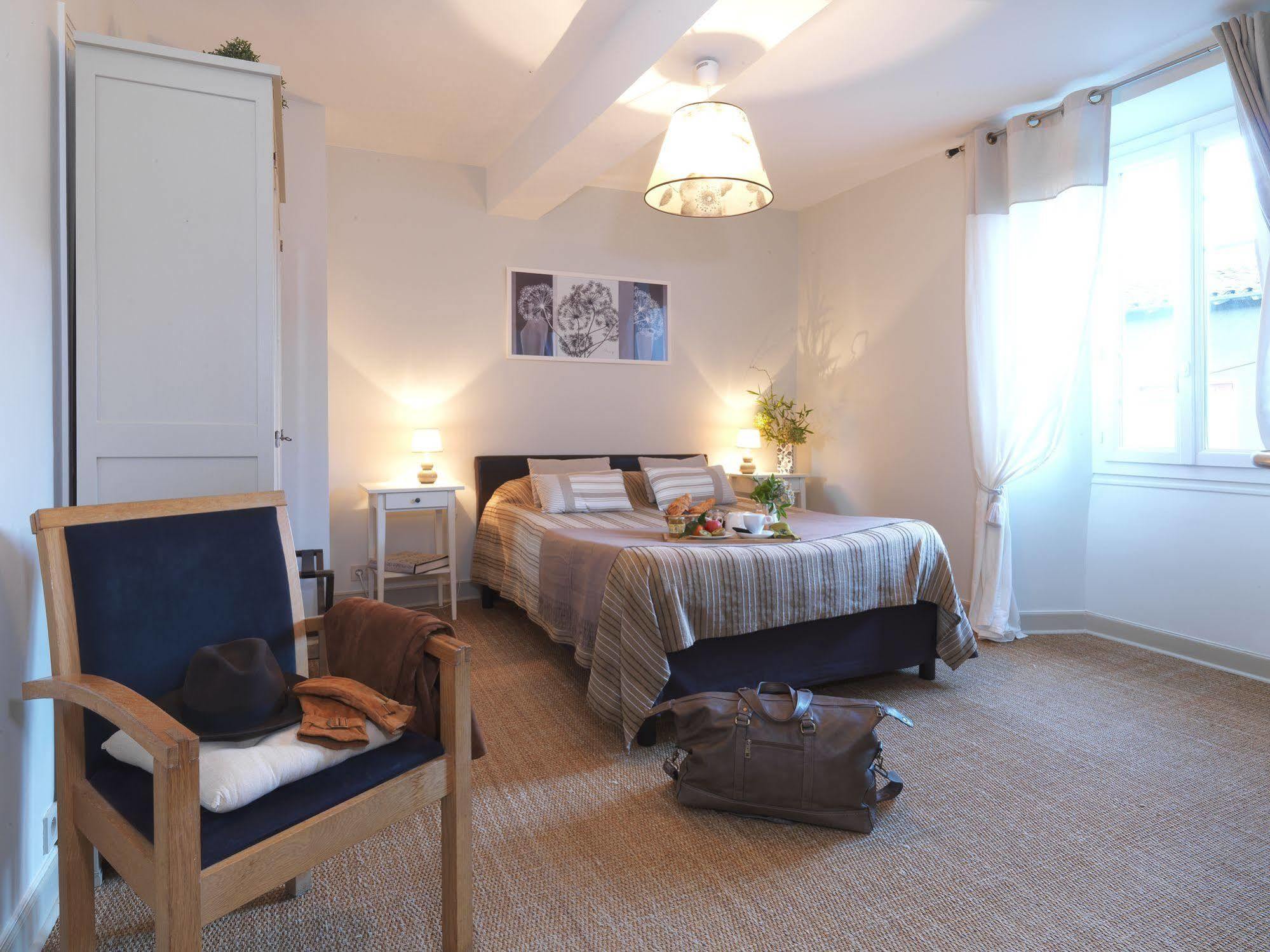 Logis Hotel Restaurant La Barguillere Saint-Pierre-de-Rivière Εξωτερικό φωτογραφία